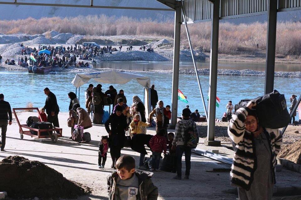 Syrian refugees cross the Tigris river to seek refuge in Iraq